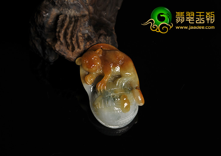 糯冰种红黄翡缅甸翡翠A货狸猫挂件