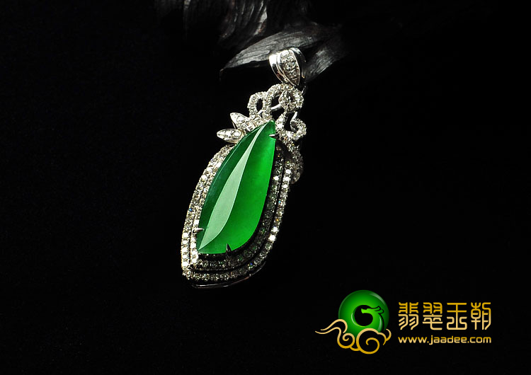 冰种阳绿满绿缅甸翡翠A货镶白金水滴胸坠（真钻）
