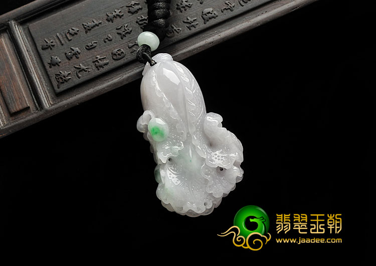 糯冰种淡春带彩缅甸翡翠A货白菜挂件