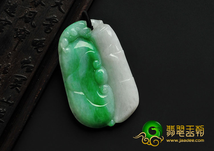 糯冰种翠色缅甸翡翠A货如意挂件