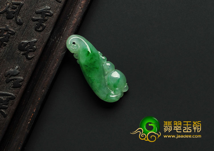 糯冰种飘翠缅甸翡翠A货小如意挂件