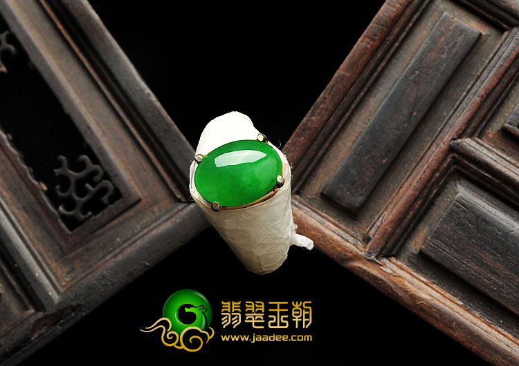 糯冰种阳绿满绿缅甸翡翠A货戒面