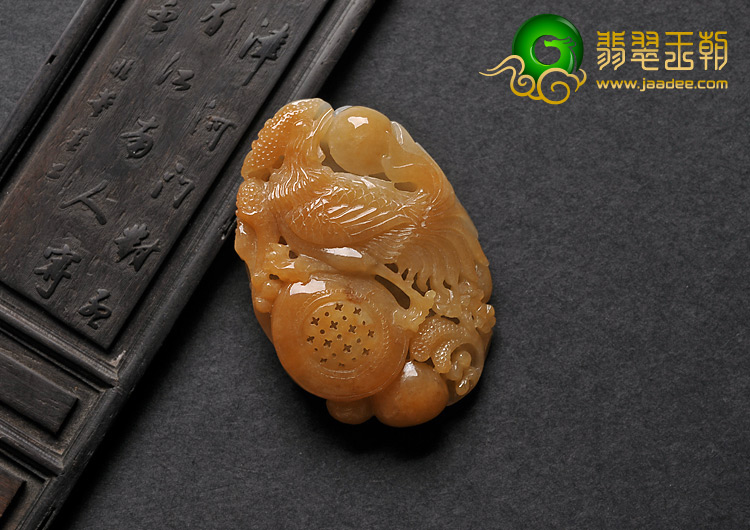 糯冰种红黄翡缅甸翡翠A货冠上加官挂件