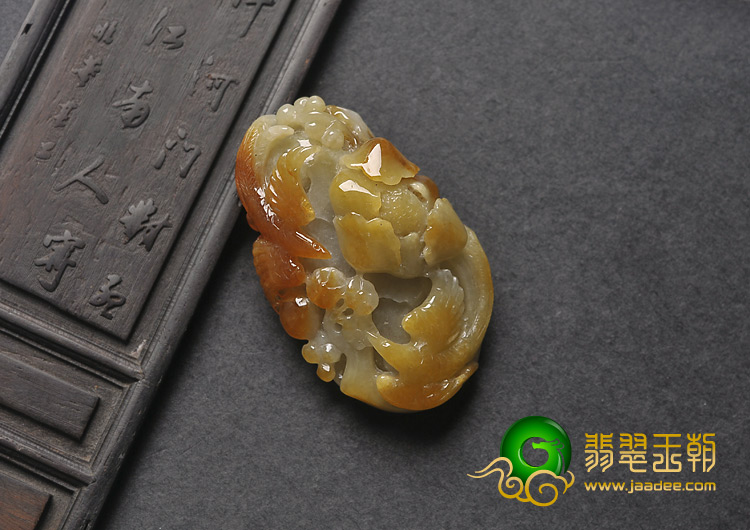 糯冰种黄翡缅甸翡翠A货富贵花开挂件