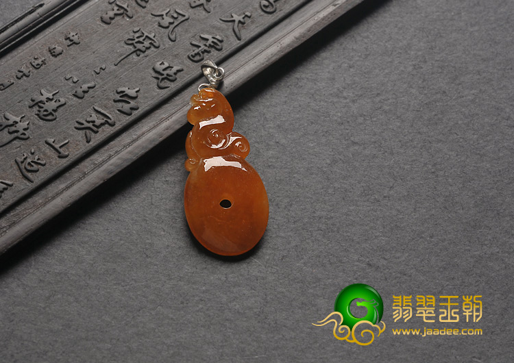 冰种红翡缅甸翡翠A货镶金扣火龙抱珠挂件（真钻）