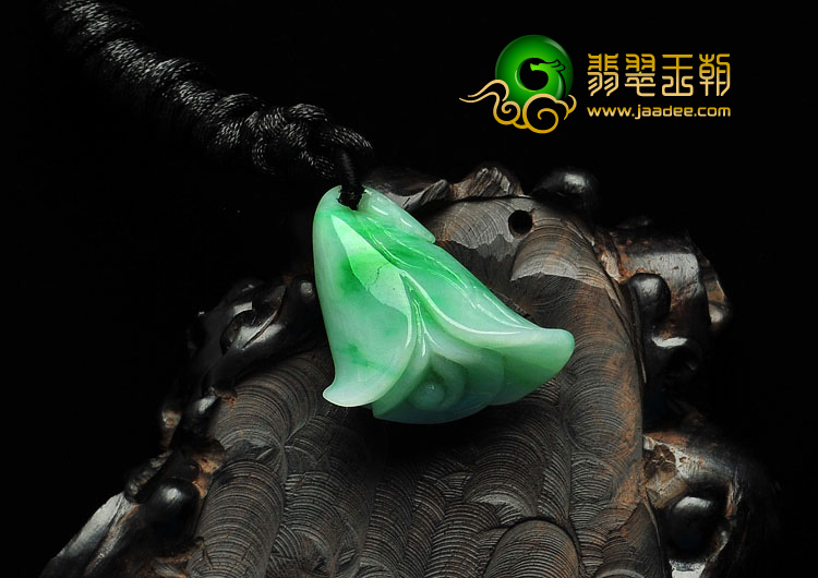 糯冰种白底青缅甸翡翠A货玉兰花挂件