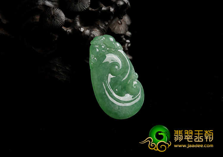 糯冰种翠色缅甸翡翠A货如意挂件