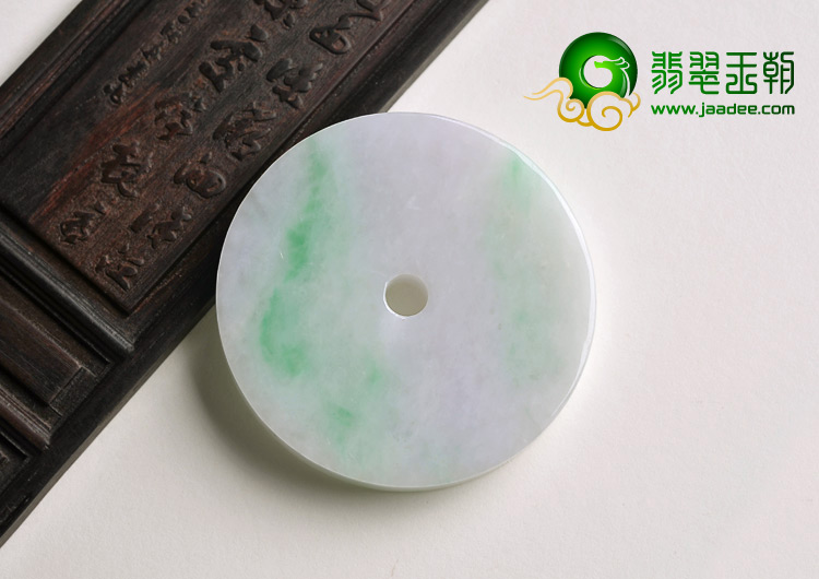 糯冰种淡春带彩缅甸翡翠A货平安扣挂件