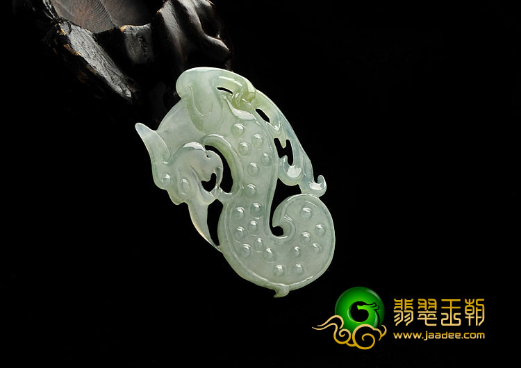 冰种晴水略带黄翡缅甸翡翠A货仿古龙挂件