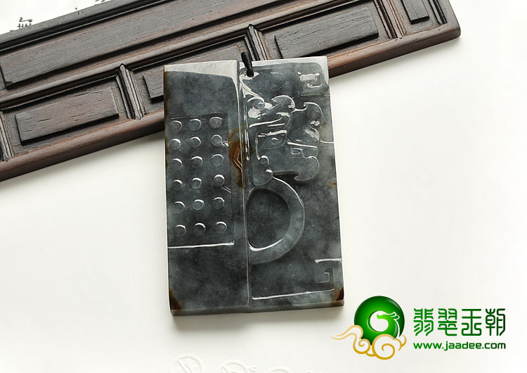 (超值推荐)糯冰（乌鸡种）水墨色略带褐黄翡缅甸翡翠A货仿古龙牌挂件
