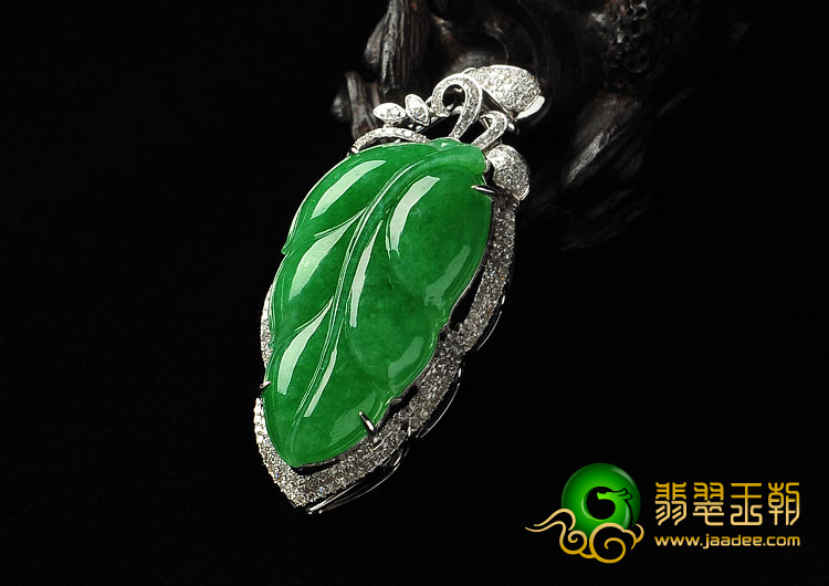 糯冰种阳绿满绿缅甸翡翠A货镶白金叶子胸坠（真钻）