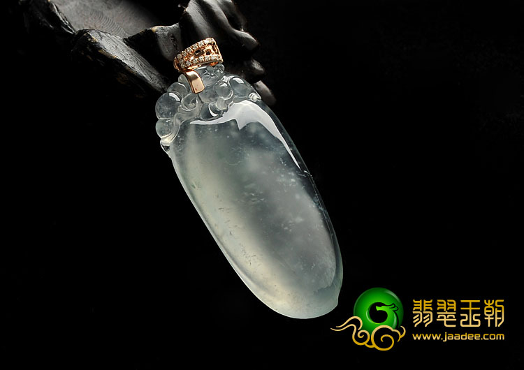 冰玻种晴水略飘花缅甸翡翠A货镶玫瑰金扣福瓜挂件（真钻）