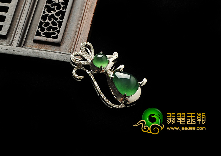 冰玻种绿晴水缅甸翡翠A货镶白金玉鼠胸坠（水钻）