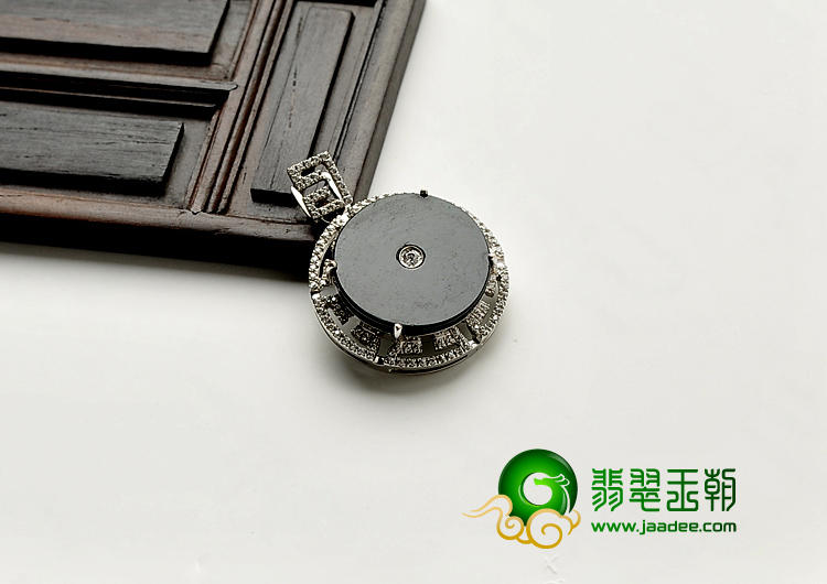 (超值推荐)冰种墨翠缅甸翡翠A货镶白金胸坠（真钻）