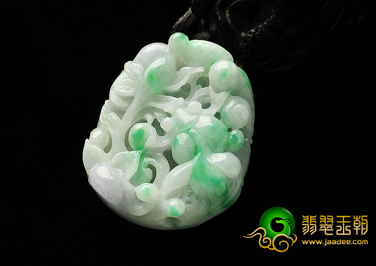 糯冰种淡春带彩缅甸翡翠A货年年有余挂件