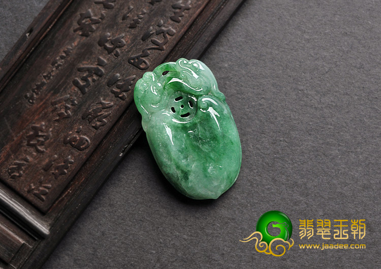 糯冰种蓝绿缅甸翡翠A货寿桃挂件