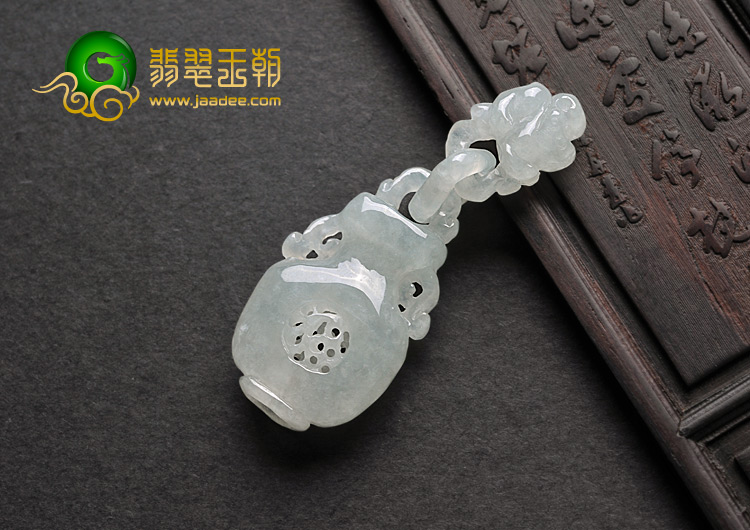 糯冰种晴水缅甸翡翠A货平安瓶挂件