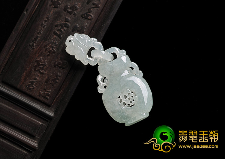 糯冰种晴水缅甸翡翠A货平安瓶挂件