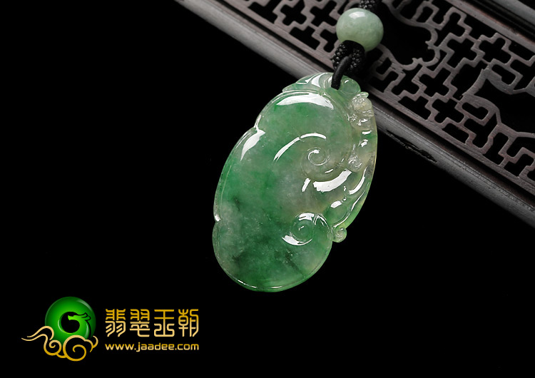 糯冰种翠色缅甸翡翠A货如意挂件
