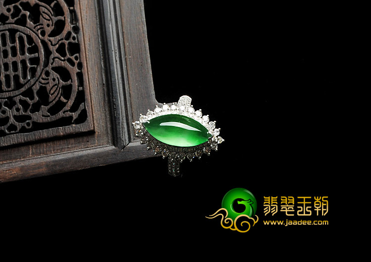 冰玻种阳绿缅甸翡翠A货镶白金戒指（真钻）