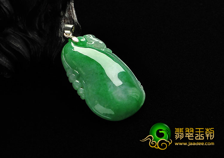 糯冰种翠色缅甸翡翠A货福瓜挂件