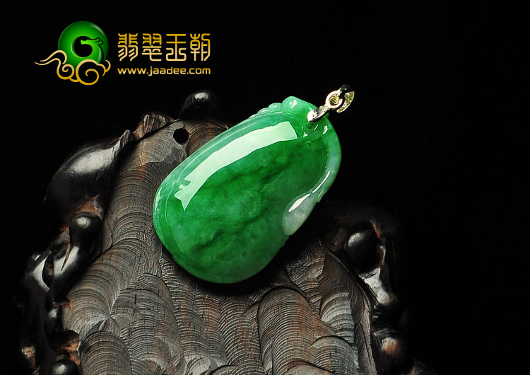 糯冰种翠色缅甸翡翠A货福瓜挂件