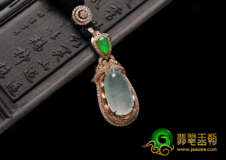 冰玻种阳绿淡晴水缅甸翡翠A货镶玫瑰金福瓜胸坠（真钻）