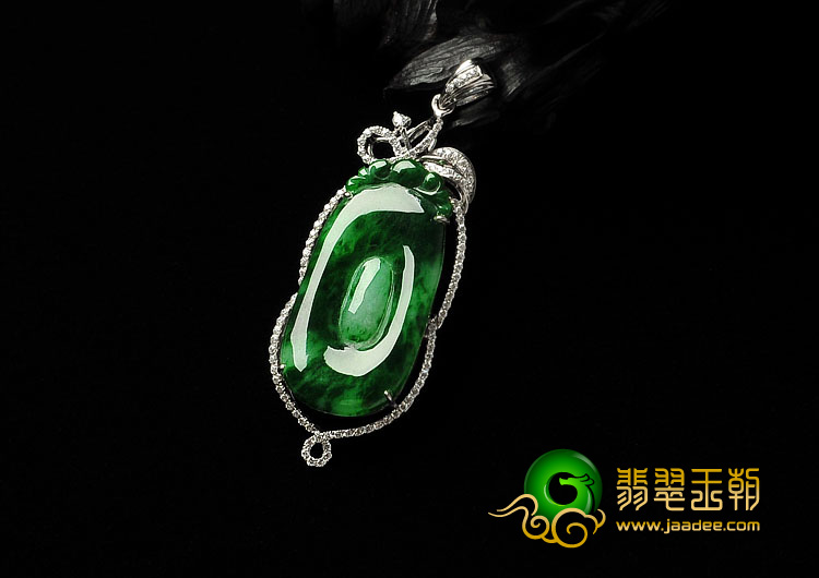 糯冰种浓绿缅甸翡翠A货镶白金福在眼前胸坠（水钻）