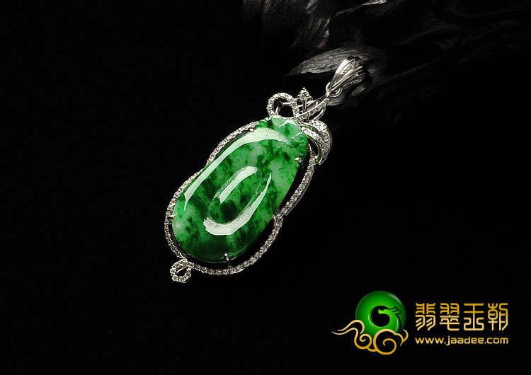 糯冰种浓绿缅甸翡翠A货镶白金福在眼前胸坠（水钻）