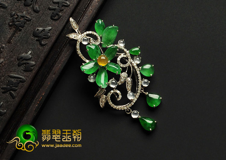 糯冰种苹果绿缅甸翡翠A货镶白金花型胸坠