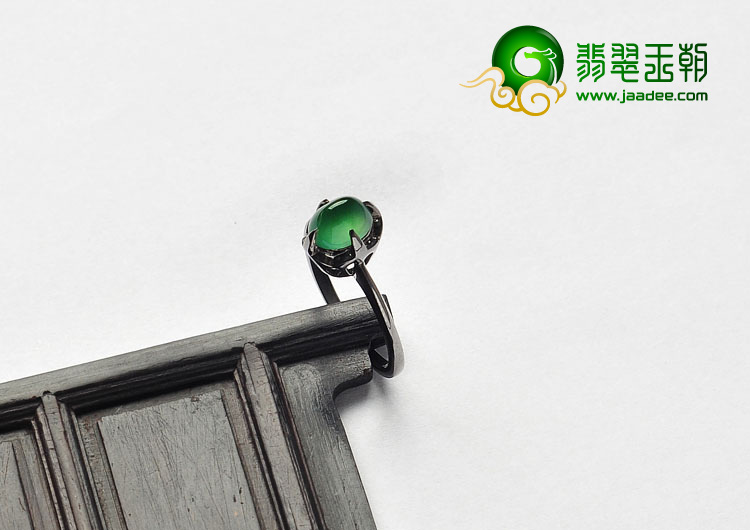冰种菠菜绿缅甸翡翠A货镶乌金戒指