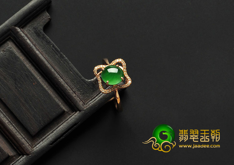 冰种阳绿缅甸翡翠A货镶玫瑰金花型戒指（真钻）