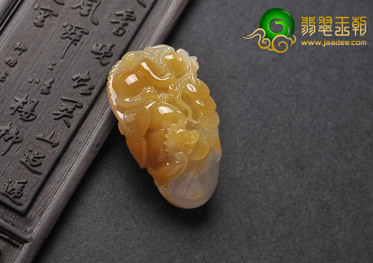 (超值推荐)糯冰种黄翡缅甸翡翠A货福瓜挂件