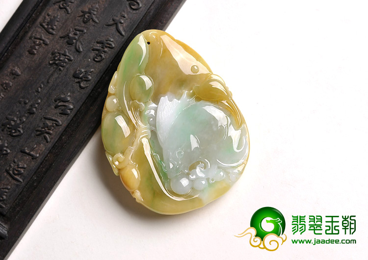 糯冰种黄加绿缅甸翡翠A货年年有余挂件
