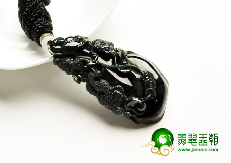 冰种墨翠缅甸翡翠A货金蟾送宝挂件