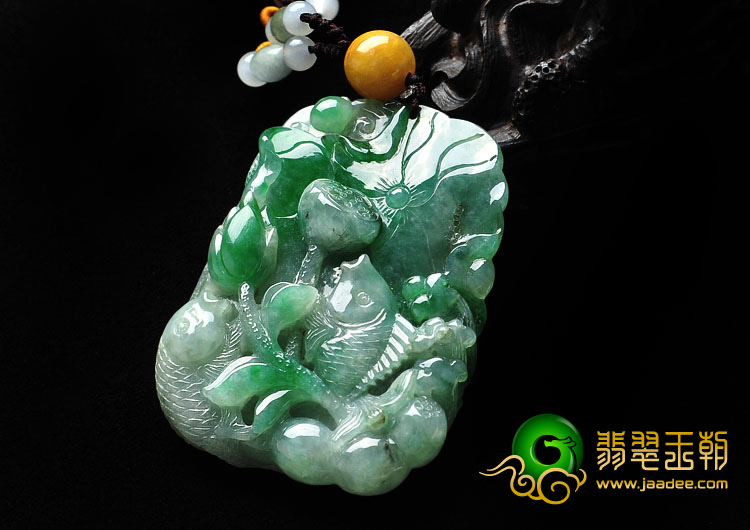 糯冰种深绿色缅甸翡翠A货年年有余挂件