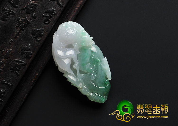 糯冰种淡三彩缅甸翡翠A货年年有余挂件
