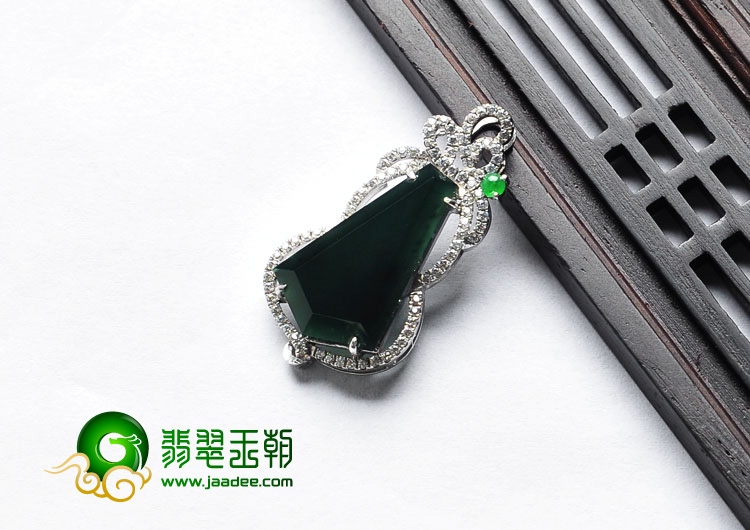 冰种墨翠缅甸翡翠A货镶银胸坠（水钻）