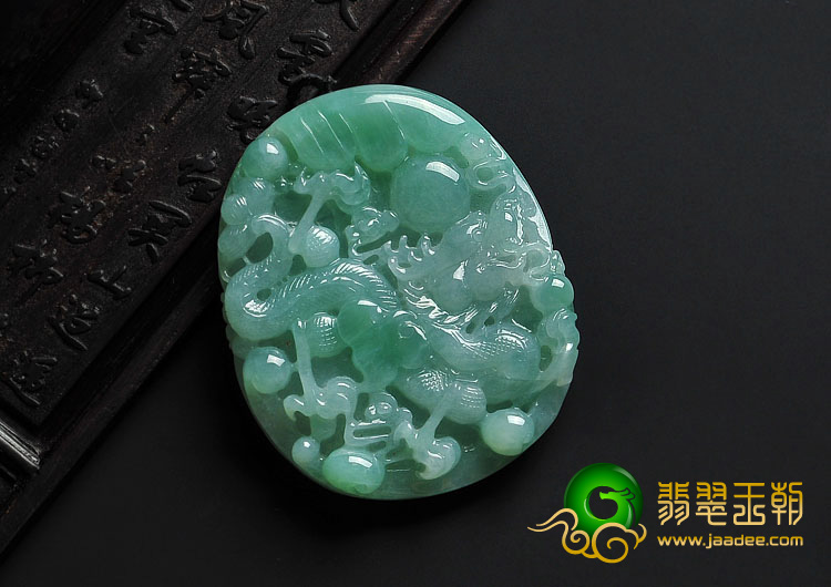糯冰种绿晴水缅甸翡翠A货龙牌挂件