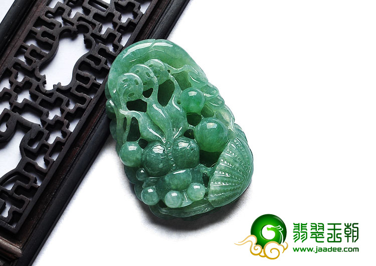 糯冰种晴水缅甸翡翠A货年年有余挂件