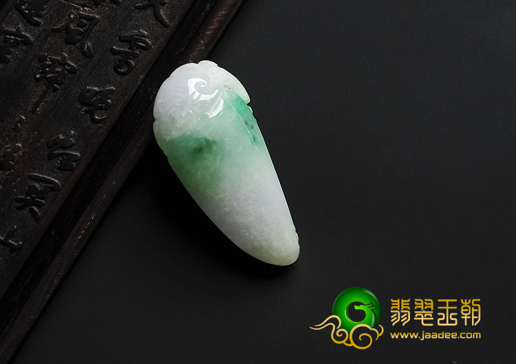 糯冰种春带彩缅甸翡翠A货福瓜挂件