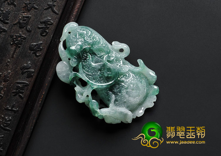 糯冰种飘花缅甸翡翠A货白菜挂件