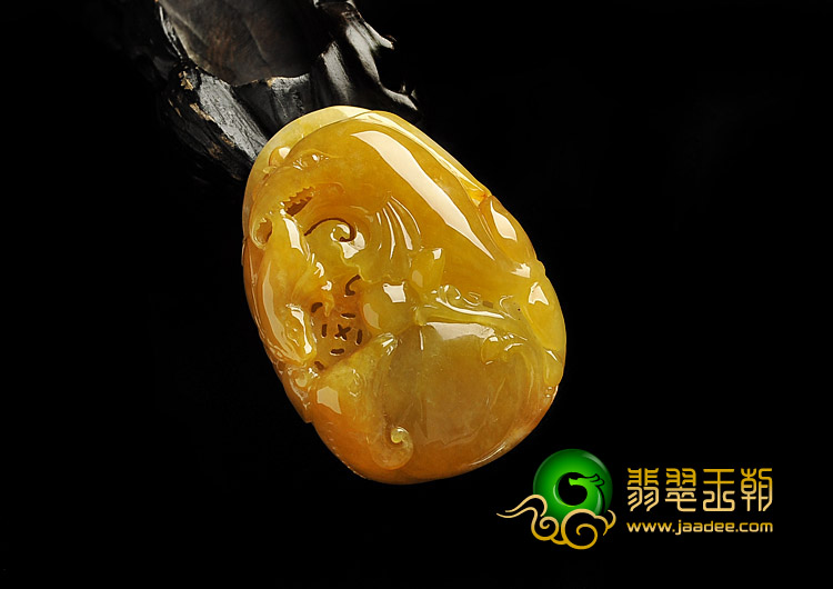 糯冰种黄翡缅甸翡翠A货海豚挂件
