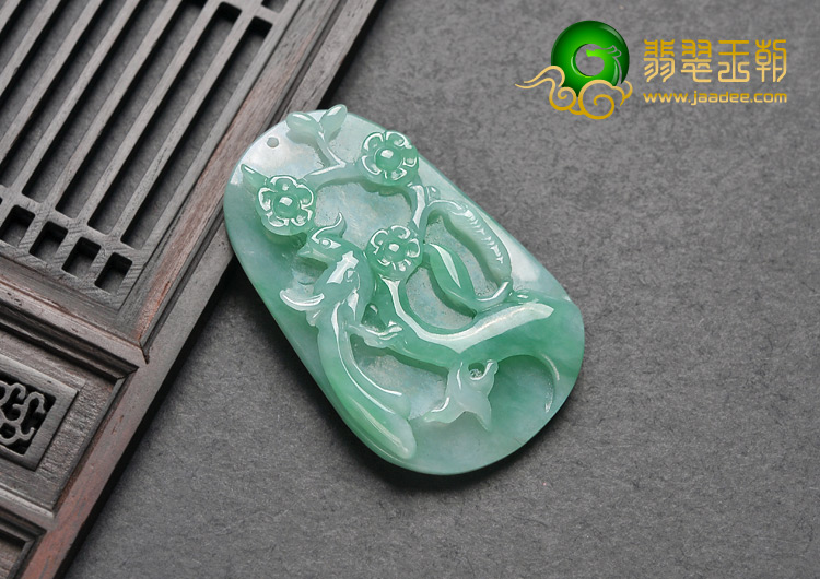 糯冰种翠色缅甸翡翠A货喜上眉梢挂件