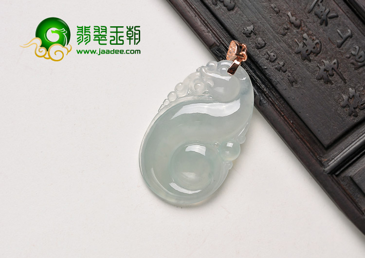 冰种晴水缅甸翡翠A货古龙吐珠挂件
