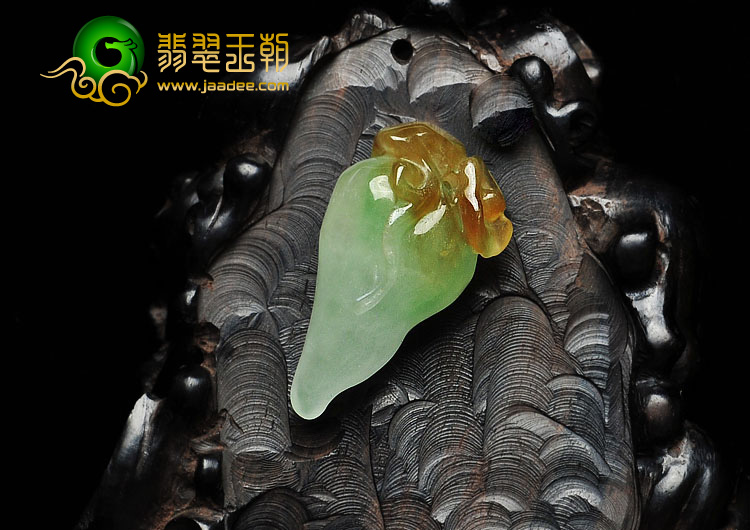 糯冰种三彩缅甸翡翠A货福瓜挂件