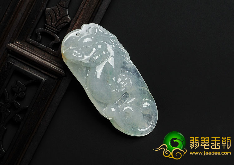 冰种晴水缅甸翡翠A货龙牌挂件