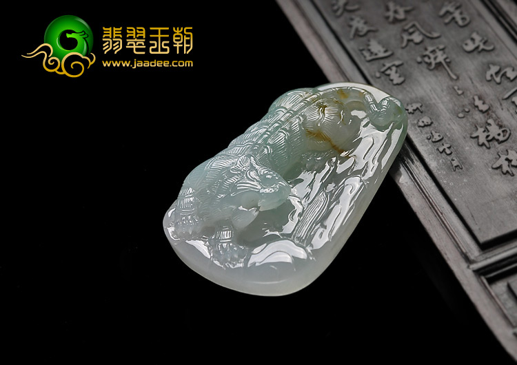糯冰种三彩缅甸翡翠A货虎虎生威挂件