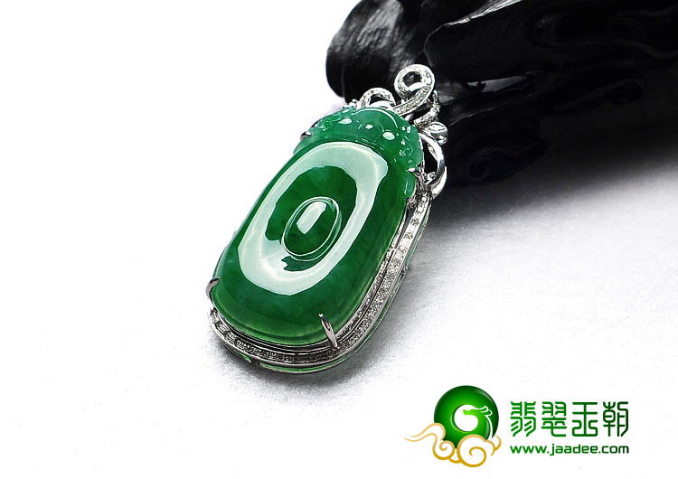糯冰种正阳绿满绿缅甸翡翠A货镶白金福在眼前胸坠（真钻）