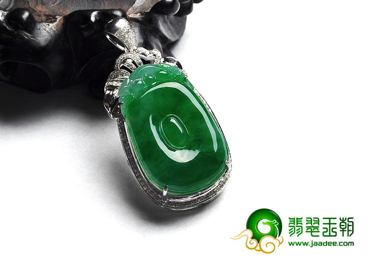 糯冰种正阳绿满绿缅甸翡翠A货镶白金福在眼前胸坠（真钻）